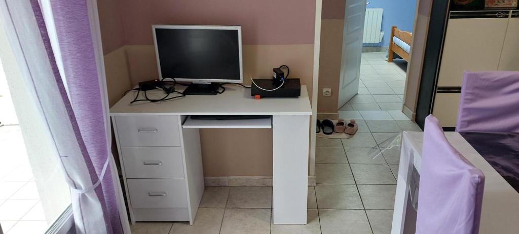 Télévision ou salle de divertissement dans l'établissement Maison Solyne Andernos les Bains