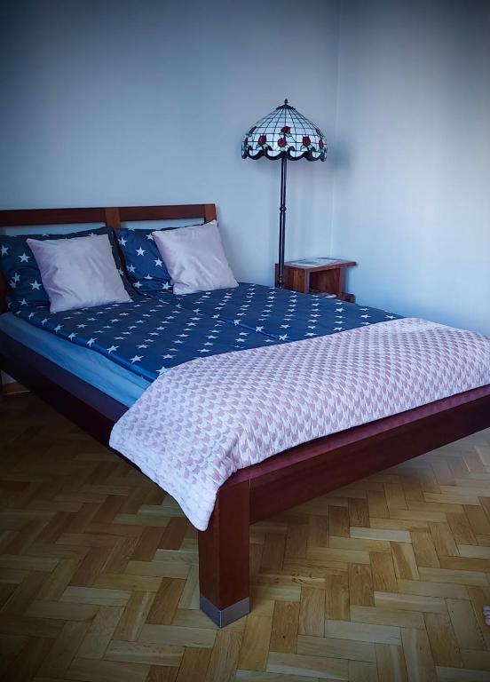 Posteľ alebo postele v izbe v ubytovaní CENTRUM PANORAMA STUDIO Złota 81 Street Warsaw by Gi4