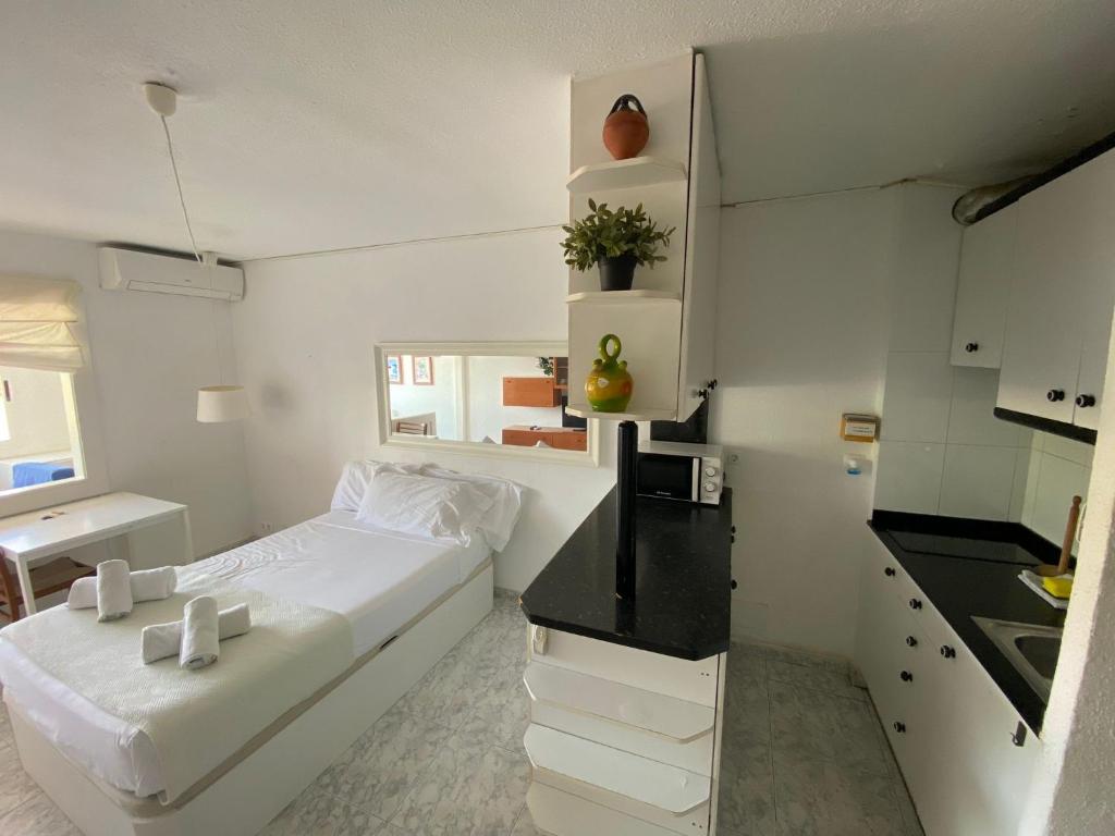 A kitchen or kitchenette at The Moon Studio by Hello Homes Sitges