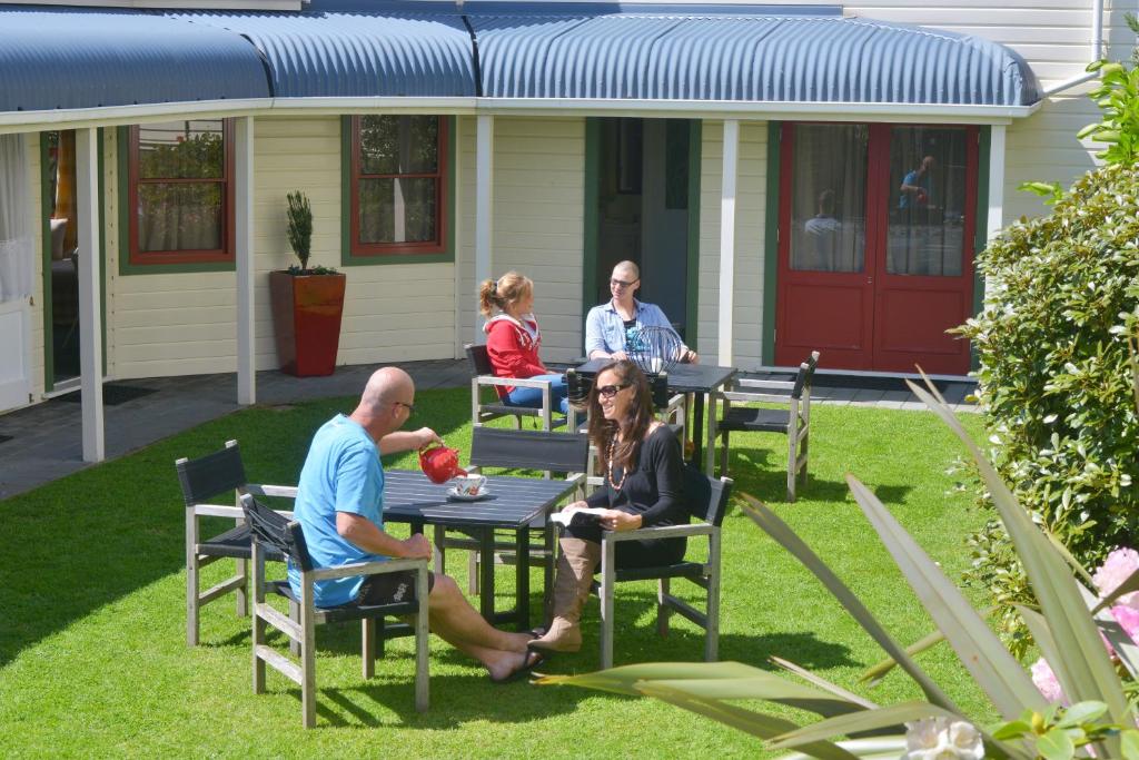 Ducks & Drakes Boutique Motel & Backpackers - Resim 19