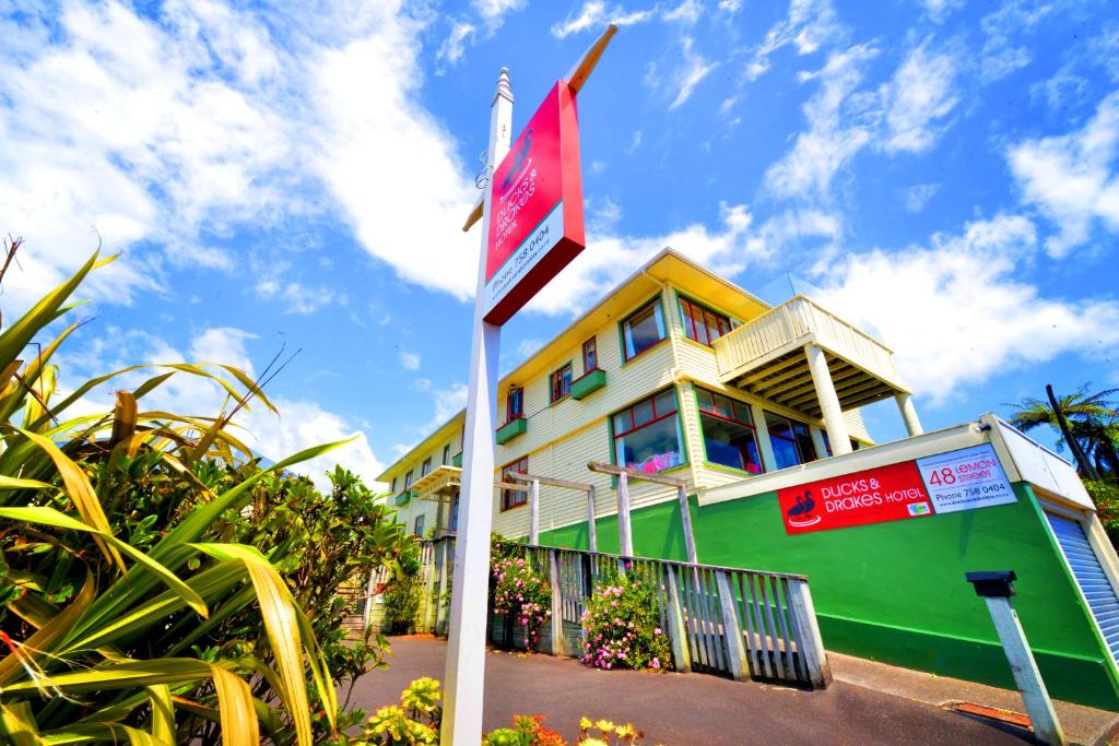 Ducks & Drakes Boutique Motel & Backpackers - Resim 8