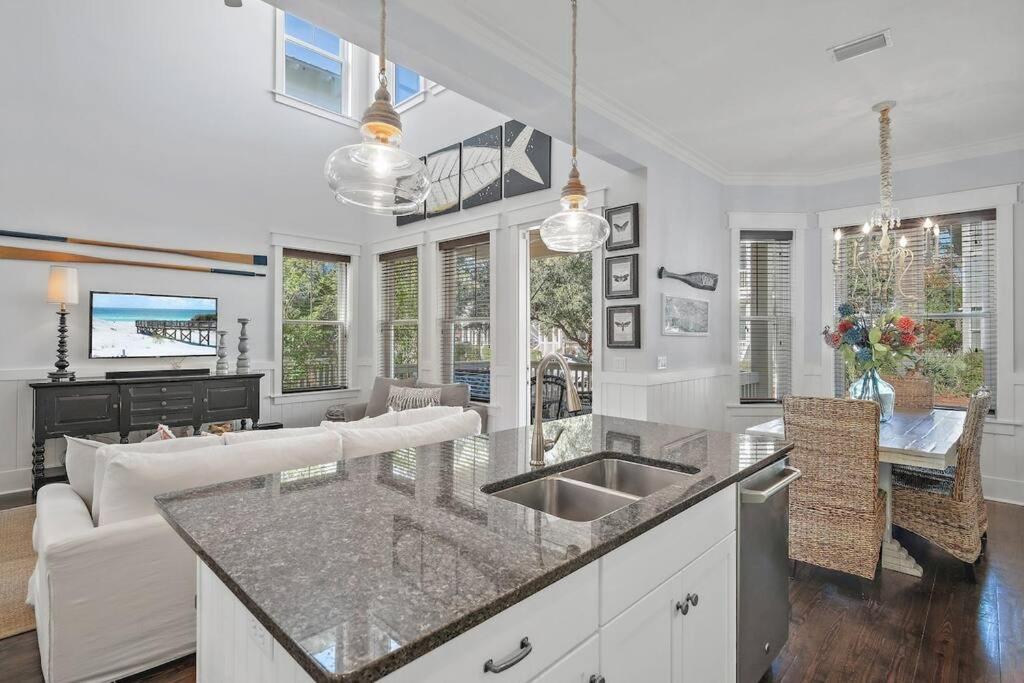 Way Down Here New 6Seat Golf Cart, FREE 5 Bikes 2 Community Pools