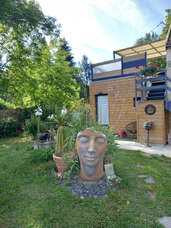Κήπος έξω από το Gîte de la Poterie Fenêtre sur Loire