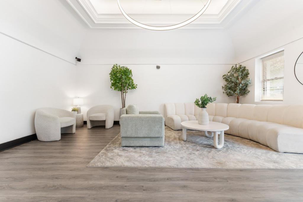 Posezení v ubytování Bay Ridge ApartHotel