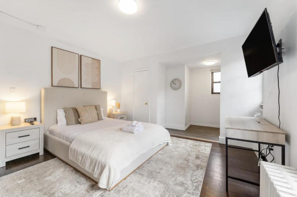 Postel nebo postele na pokoji v ubytování Bay Ridge ApartHotel