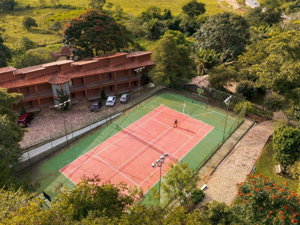 Comodidades para jogar ténis e squash em Grinbergs Village Hotel ou nas proximidades
