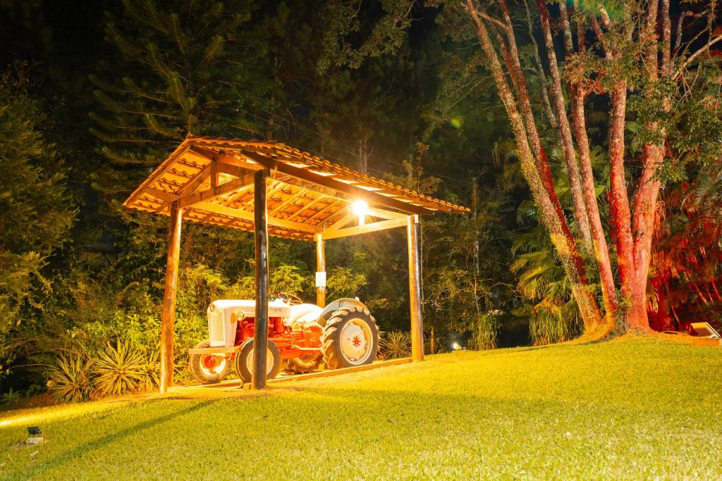 Um jardim no exterior de Grinbergs Village Hotel