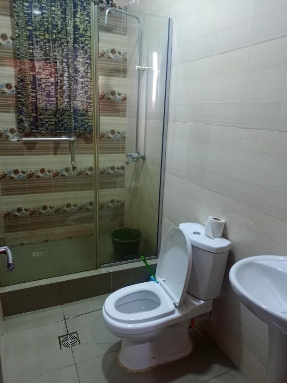 Koupelna v ubytování FIBIS HOTEL