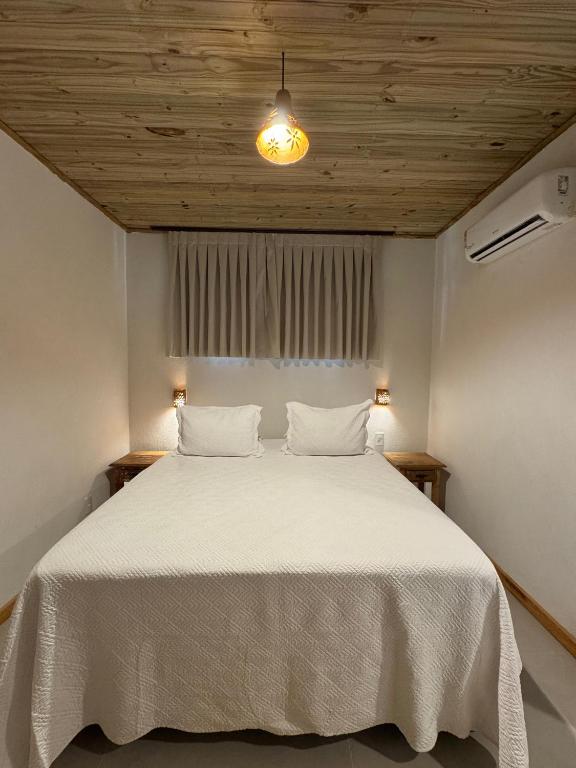 Postel nebo postele na pokoji v ubytování Caraíva Suítes