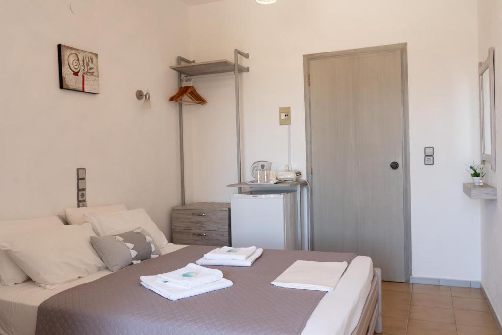 Postel nebo postele na pokoji v ubytování Giannis Rooms
