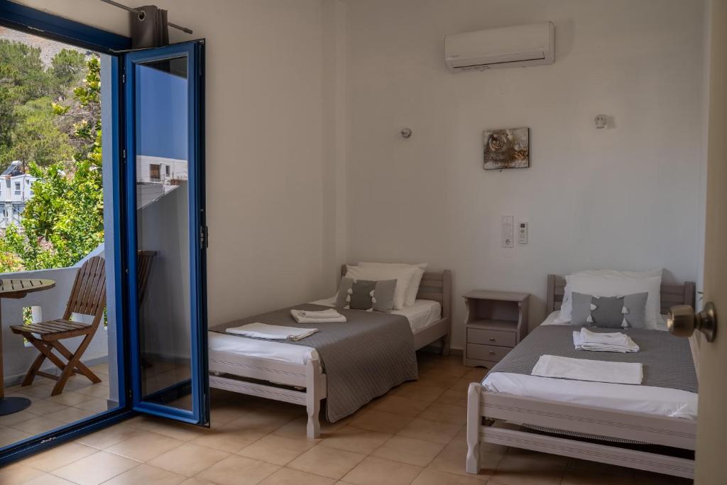 Postel nebo postele na pokoji v ubytování Giannis Rooms