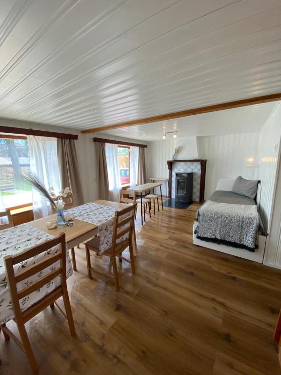 Cozy 2-Bedroom Bungalow - Resim 18