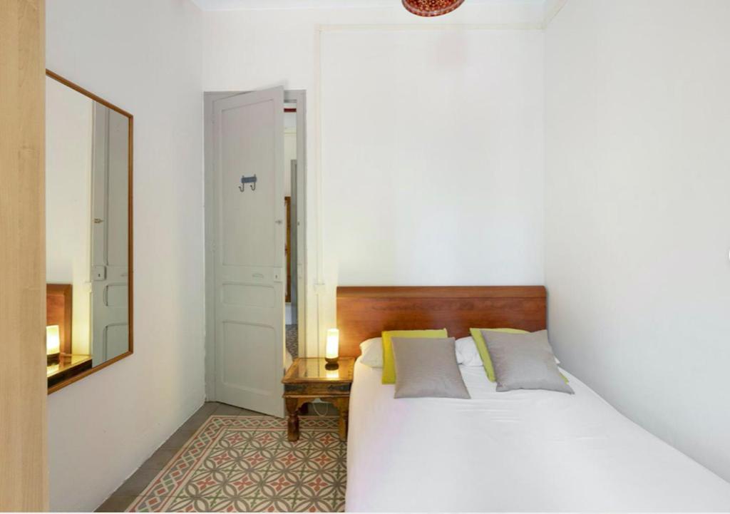 Posteľ alebo postele v izbe v ubytovaní Great apartment in Sagrada Familia with Balcony