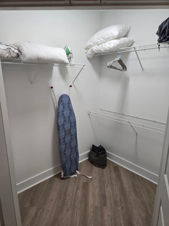 Cozy 1bedrm/1bed/air mattress photo
