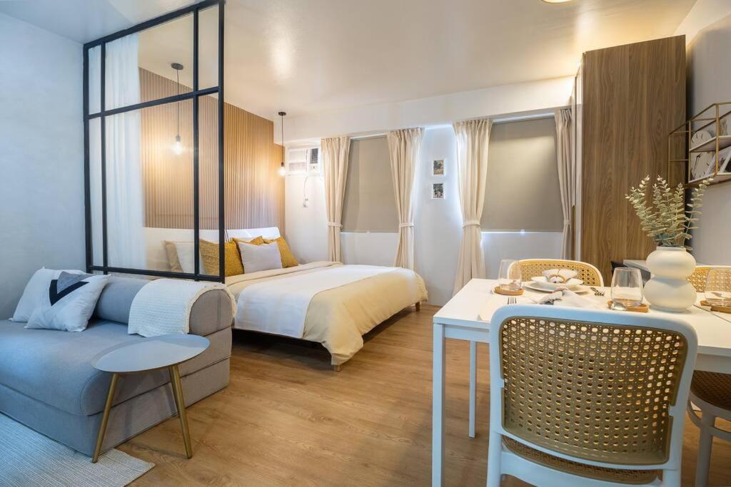 Ένα ή περισσότερα κρεβάτια σε δωμάτιο στο CasaCalivil Nuvali 200mbps WiFi Netflix PS4