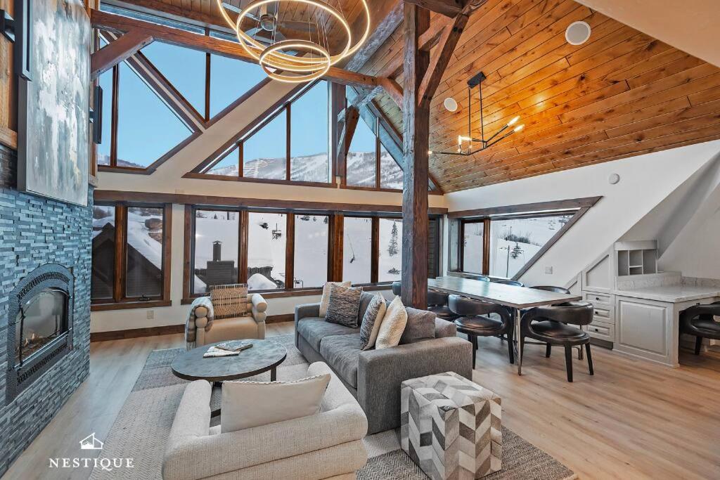 Visual Reference: Presidential Penthouse At Pcrm Modern Ski In Ski Out Hosted