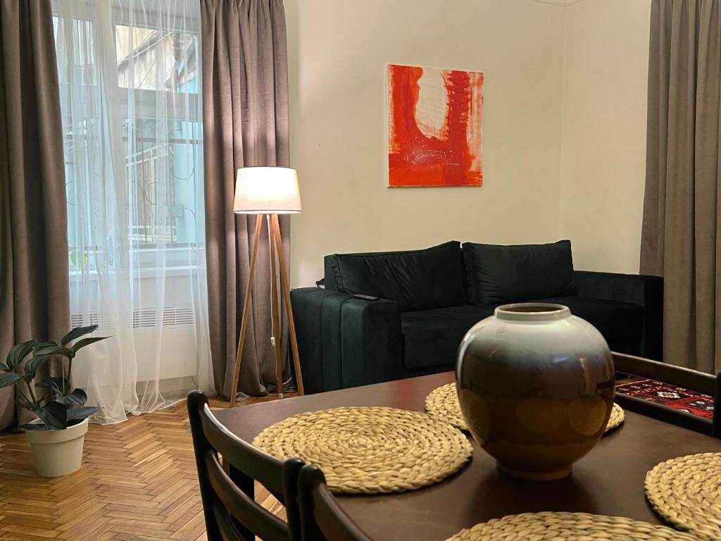 Art apartment on Kylisha str головне фото