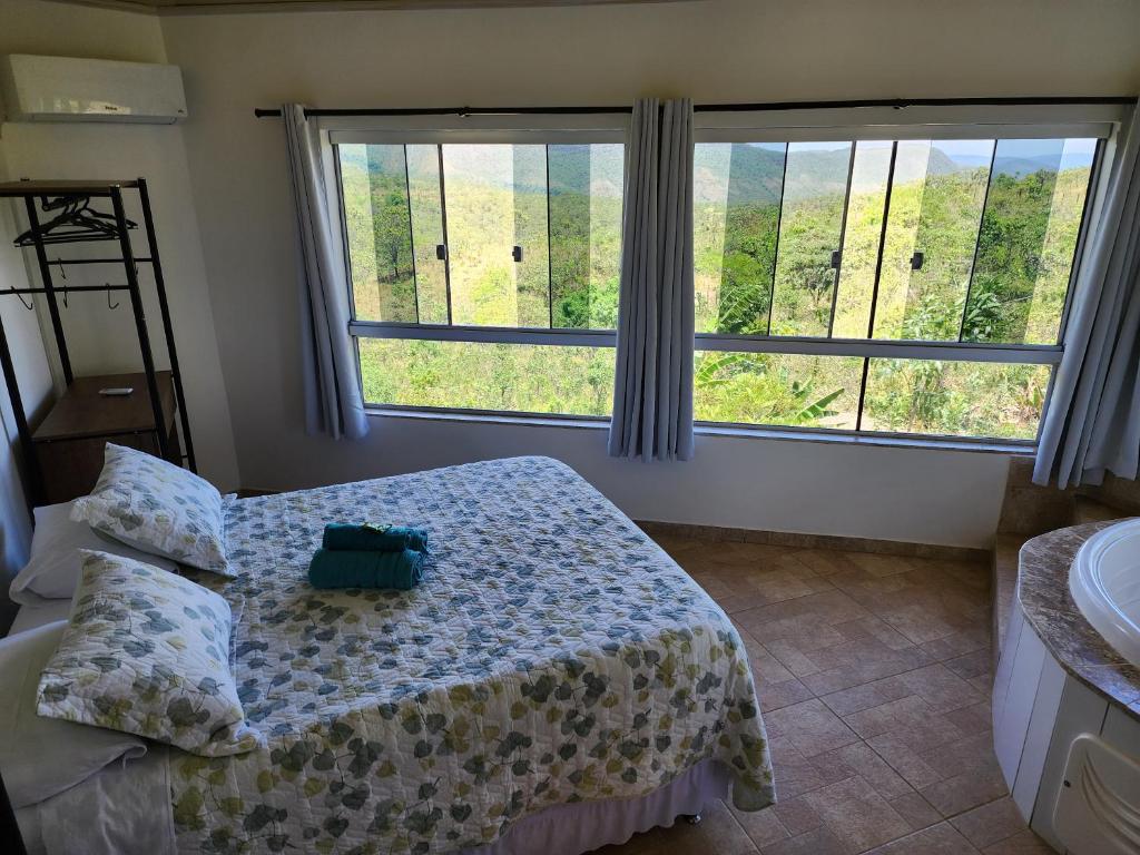 Postel nebo postele na pokoji v ubytování Bangalô São Jorge - Ecohospedagem Canto da Coruja
