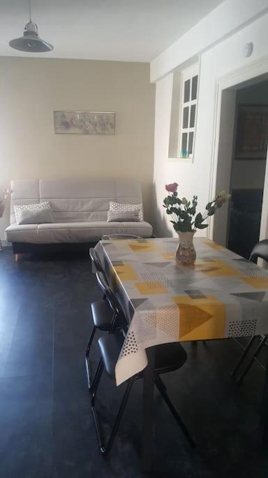 Postel nebo postele na pokoji v ubytování Chez Chantal à Ay