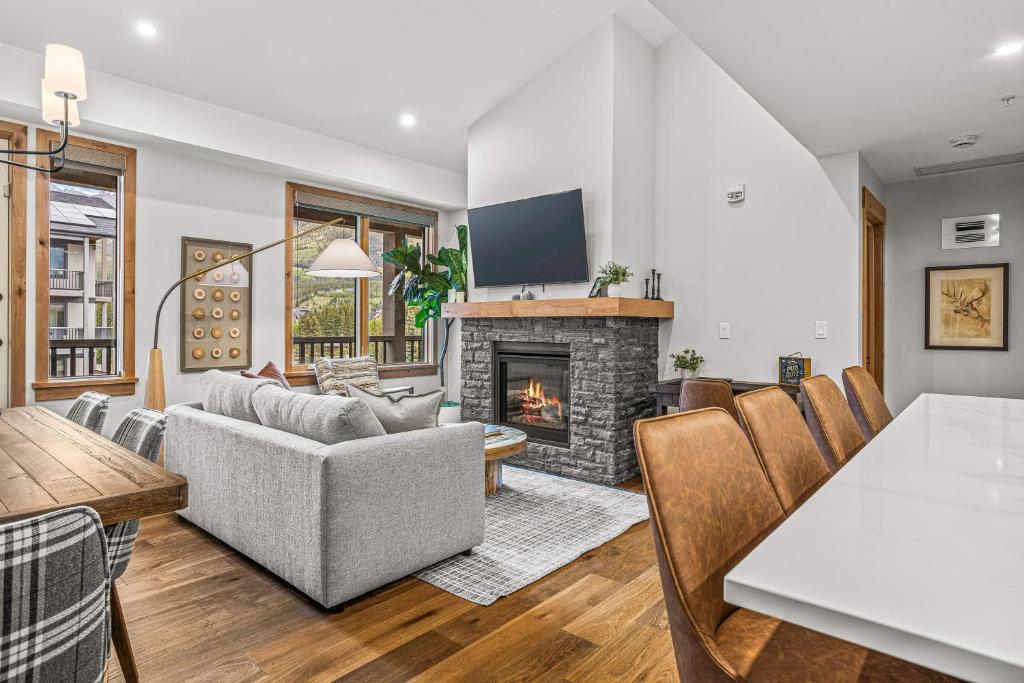 
309 - 2 Bedroom Premier Condo
