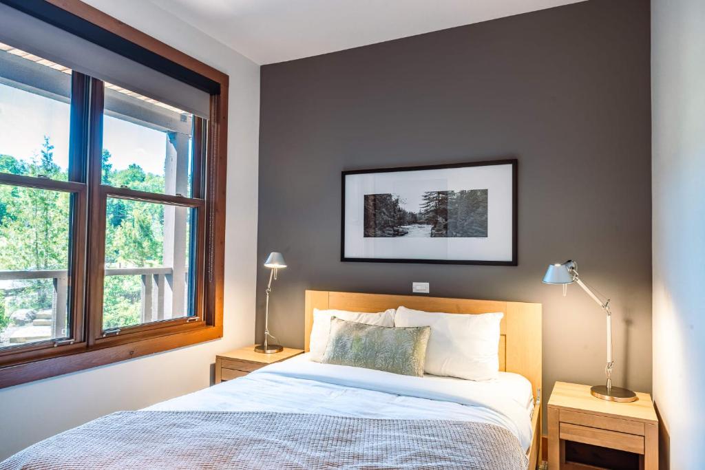 Voodi või voodid majutusasutuse Lakefront, Mountain View - 2 Bedrooms Resort Suite toas