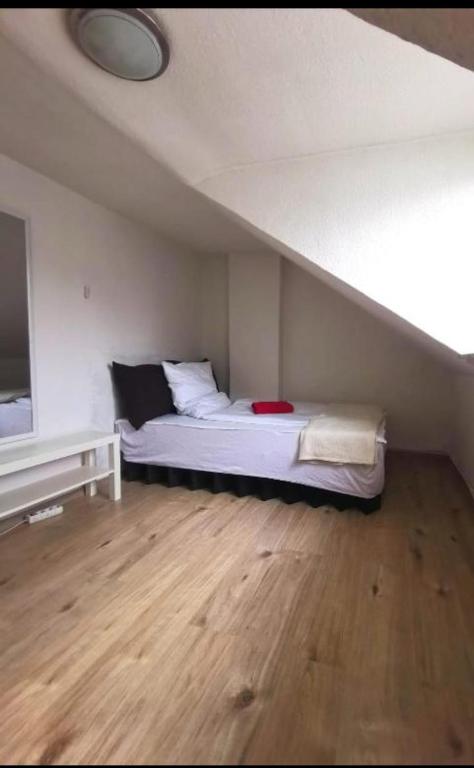 Privat Zimmer in Zwei-Zimmer-Wohnung als 2er WG客房内的一张或多张床位