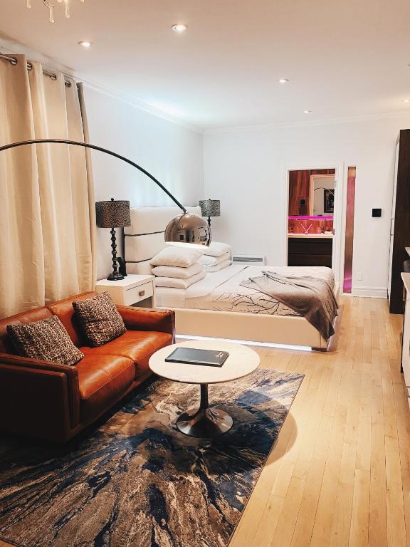 Postel nebo postele na pokoji v ubytování Hotel Kutuma