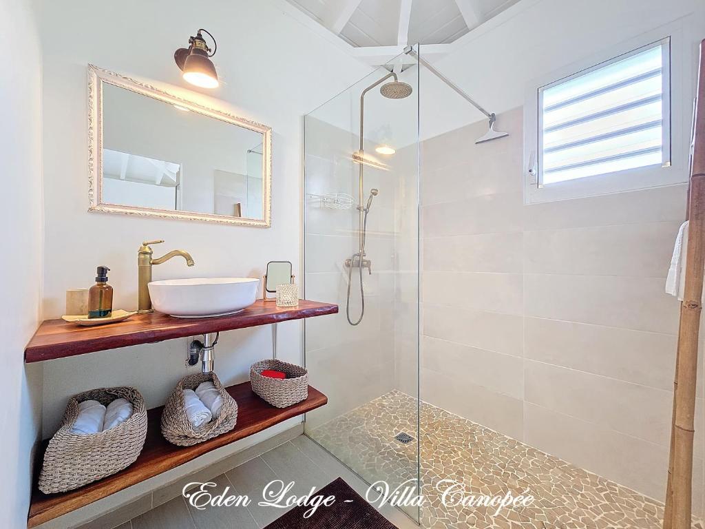 Koupelna v ubytování Eden Lodge 4 Villas avec piscine privée