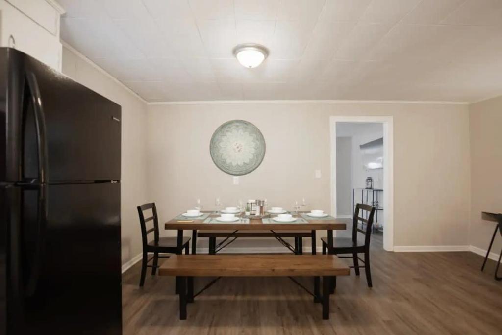 Fotografie z fotogalerie ubytování Spacious 4BR Home with 2 Baths & Fun Game Room v destinaci Birmingham