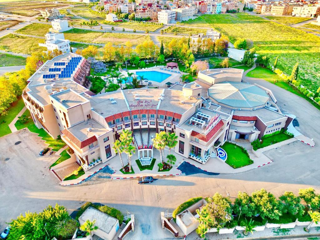 Bazén v ubytování Hotel Menzeh Dalia nebo v jeho okolí