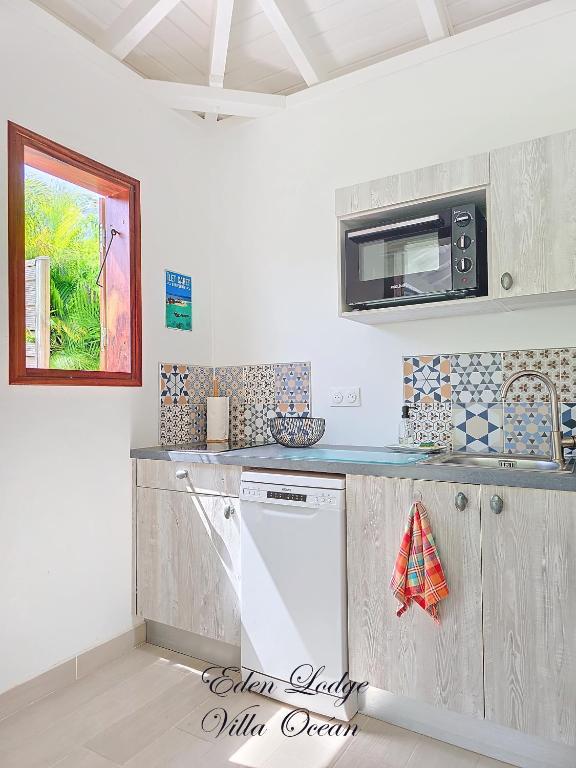 Kuchyň nebo kuchyňský kout v ubytování Eden Lodge 4 Villas avec piscine privée