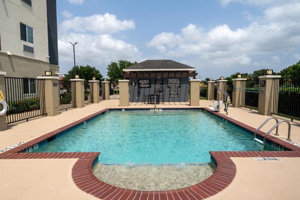 Candlewood Suites Deer Park by IHG photo