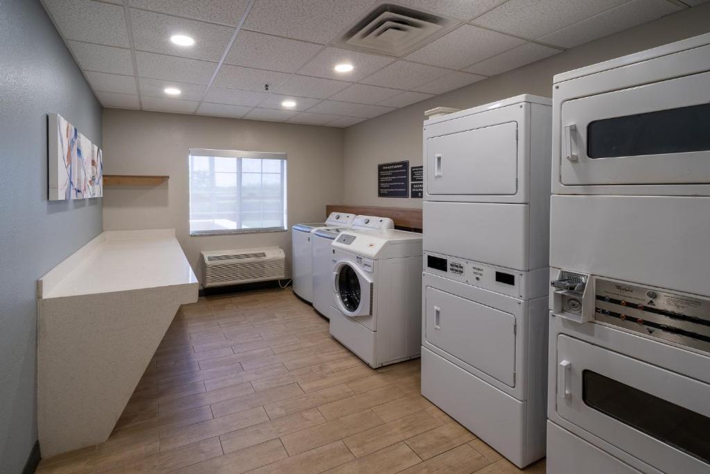 Candlewood Suites Deer Park by IHG photo