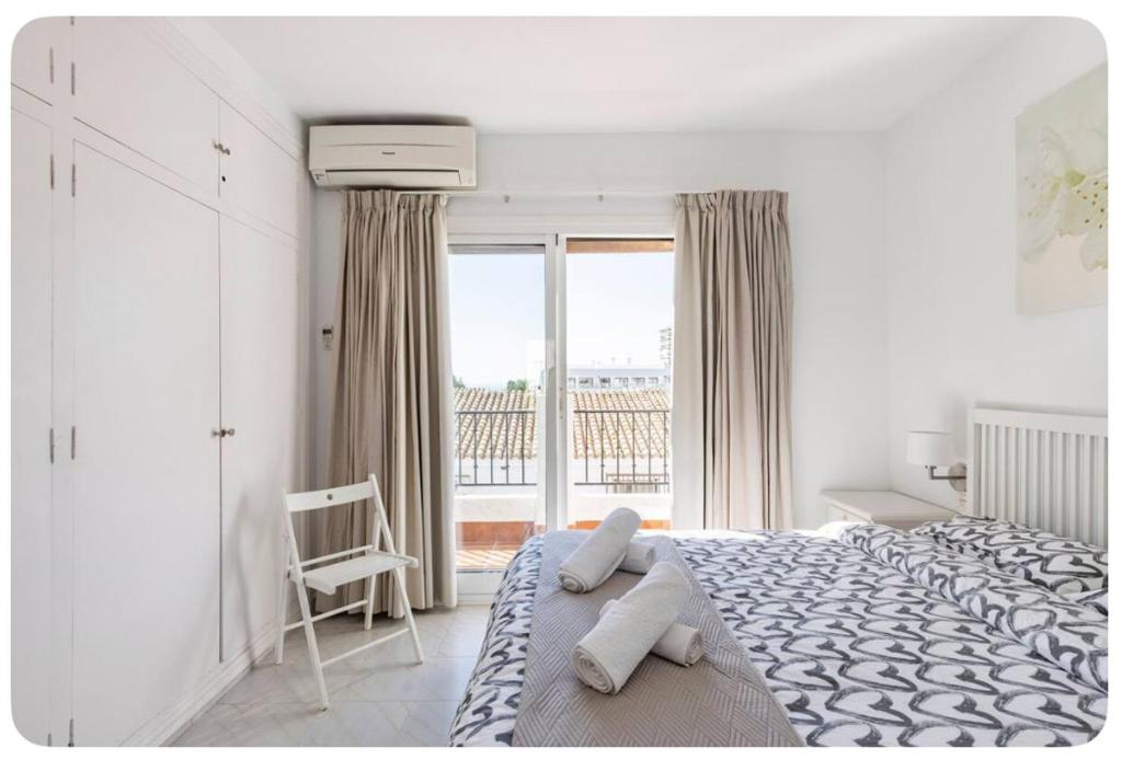 Postel nebo postele na pokoji v ubytování La CASA en La Carihuela playa a 4 minutos a pie