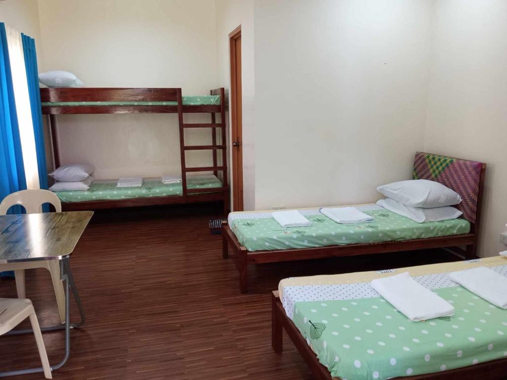 Camiguin Lanzones Resort - Habitación De Dormitorios Mixtos