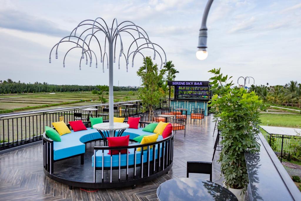 Khu vực ghế ngồi tại Serene Nature Hotel & Spa