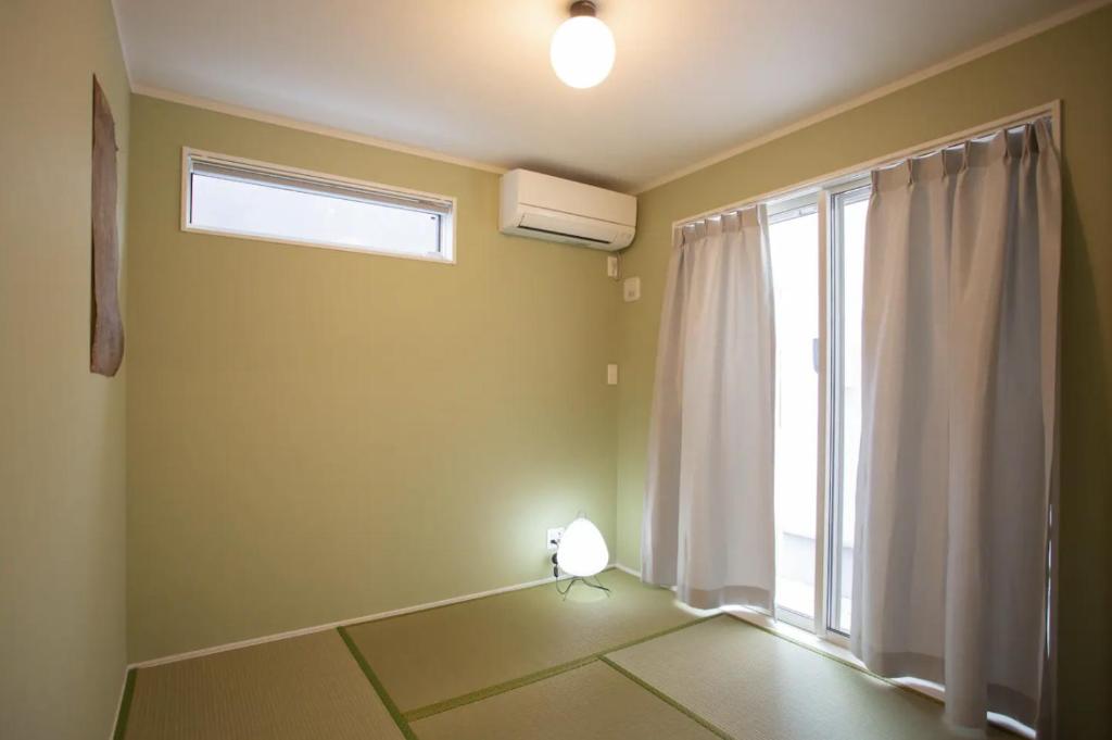 Postel nebo postele na pokoji v ubytování Ashina Bayfront Villa