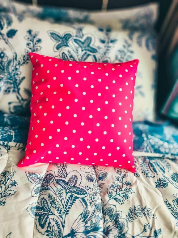 Postel nebo postele na pokoji v ubytování BotakCuteHomestayBaliResidence