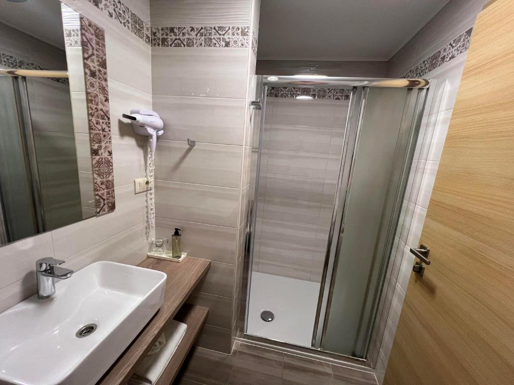 Koupelna v ubytování Benjamin Hotel