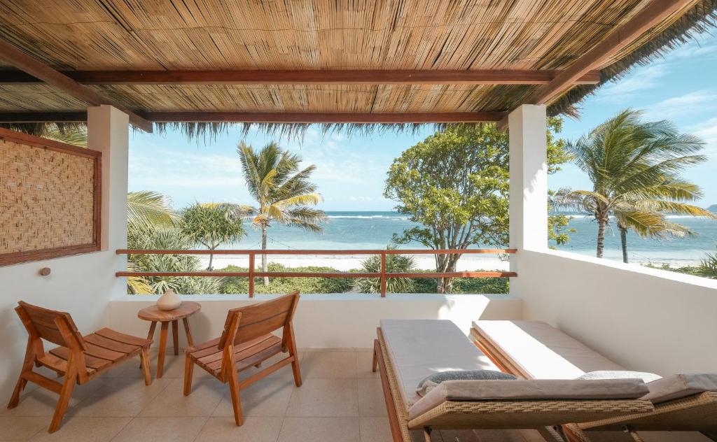 Amber Lombok Beach Resort - 8