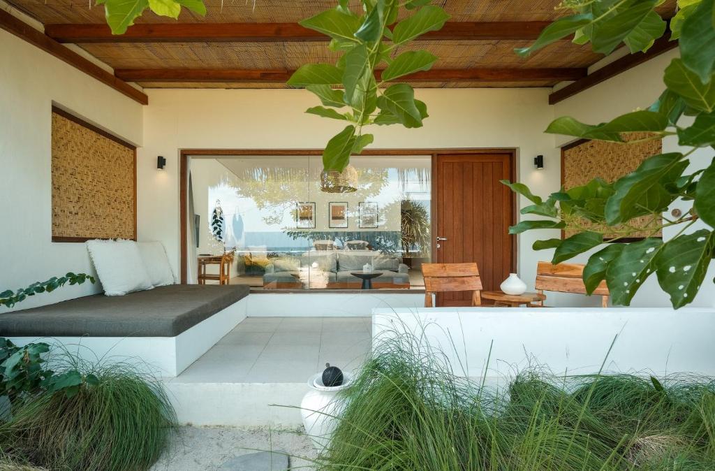 Amber Lombok Beach Resort - 14