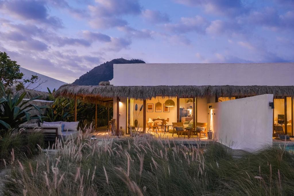 Amber Lombok Beach Resort - 16