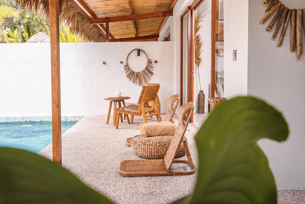 Amber Lombok Beach Resort - 17