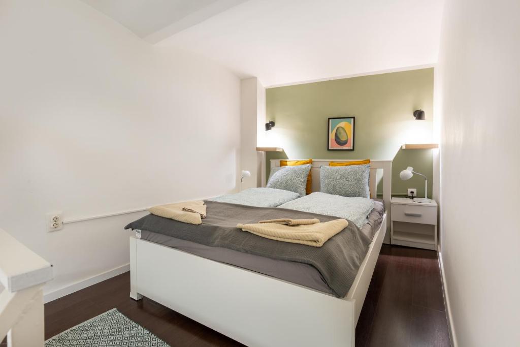 L9 Lónyay Apartment 1093 Budapest, Lónyay u.9.  1.lph. fszt.1. kép - 1