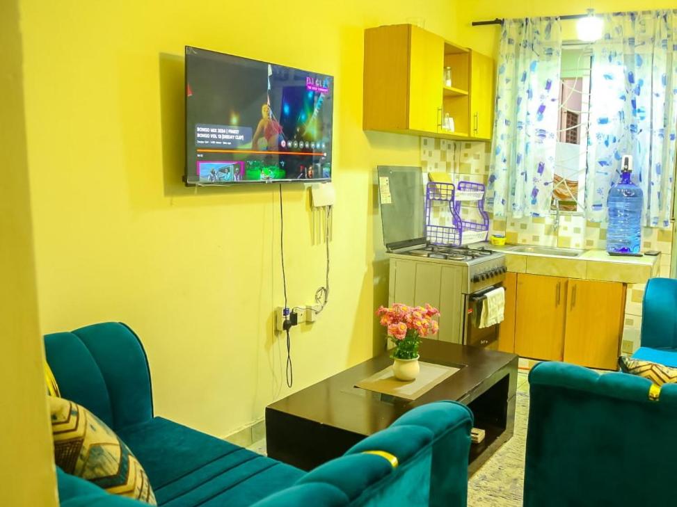 TV a/nebo společenská místnost v ubytování Vee Apartment