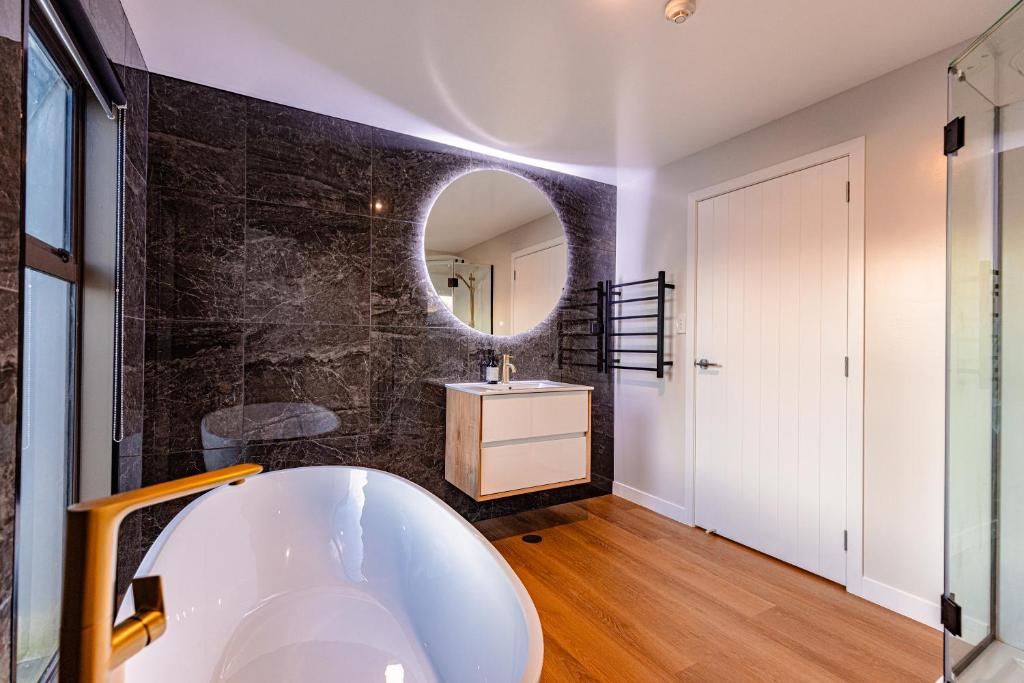 Johnston Apartments - Award-winning building, Your unforgettable stay - Resim 18