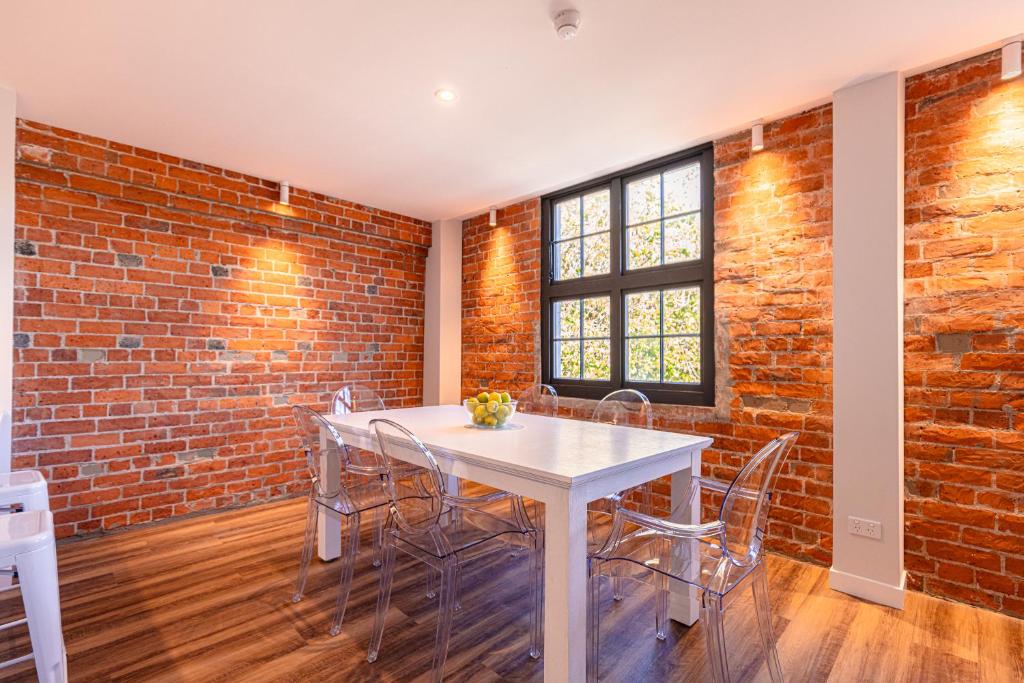 Johnston Apartments - Award-winning building, Your unforgettable stay - Resim 31