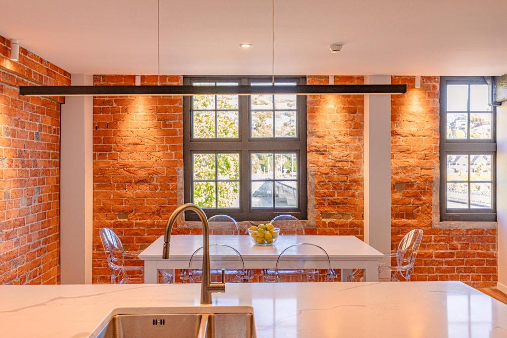 Johnston Apartments - Award-winning building, Your unforgettable stay - Resim 32