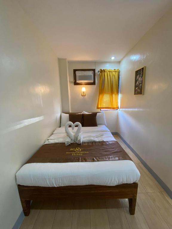 Postel nebo postele na pokoji v ubytování BELLADAMA HOTEL