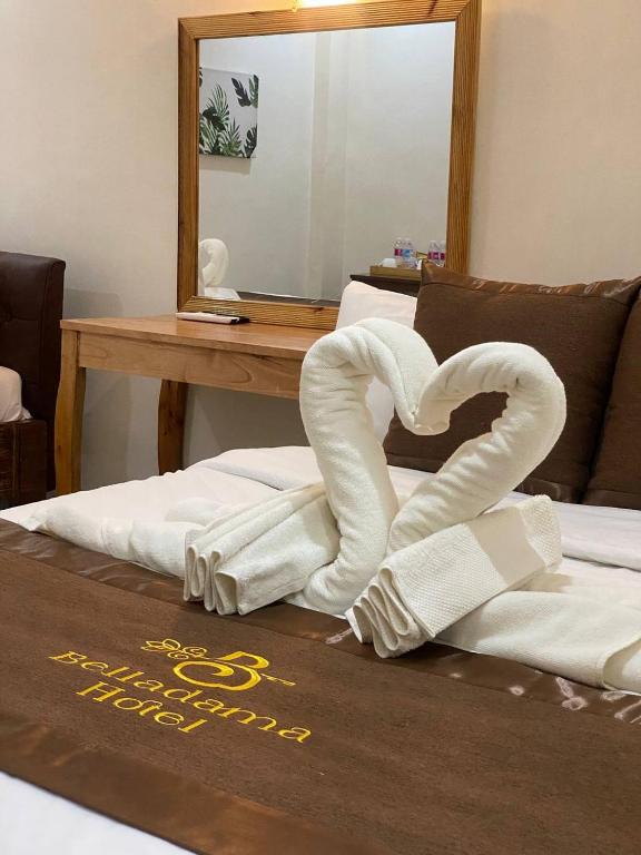 Postel nebo postele na pokoji v ubytování BELLADAMA HOTEL